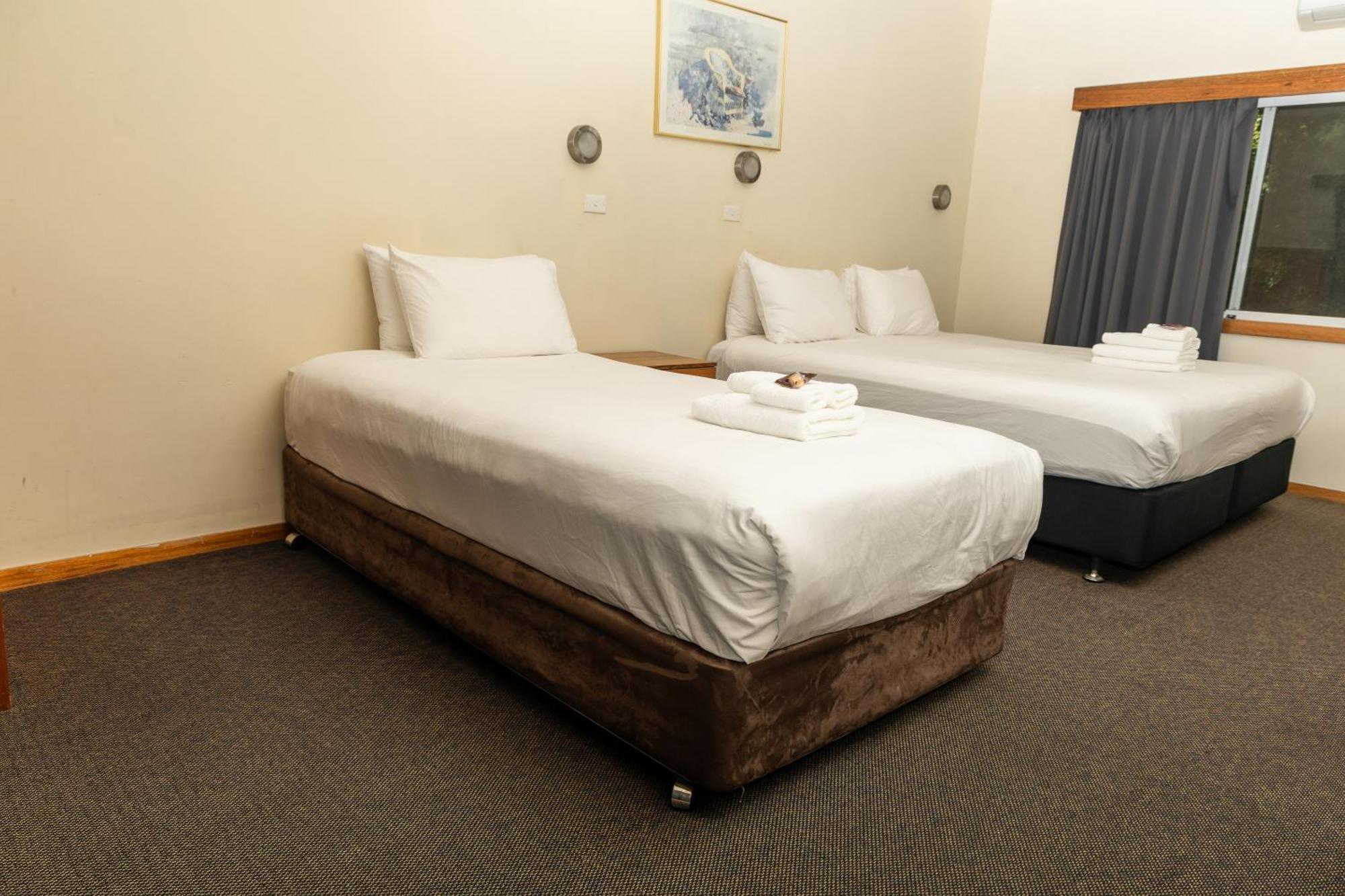 Gosford Inn Motel Bagian luar foto