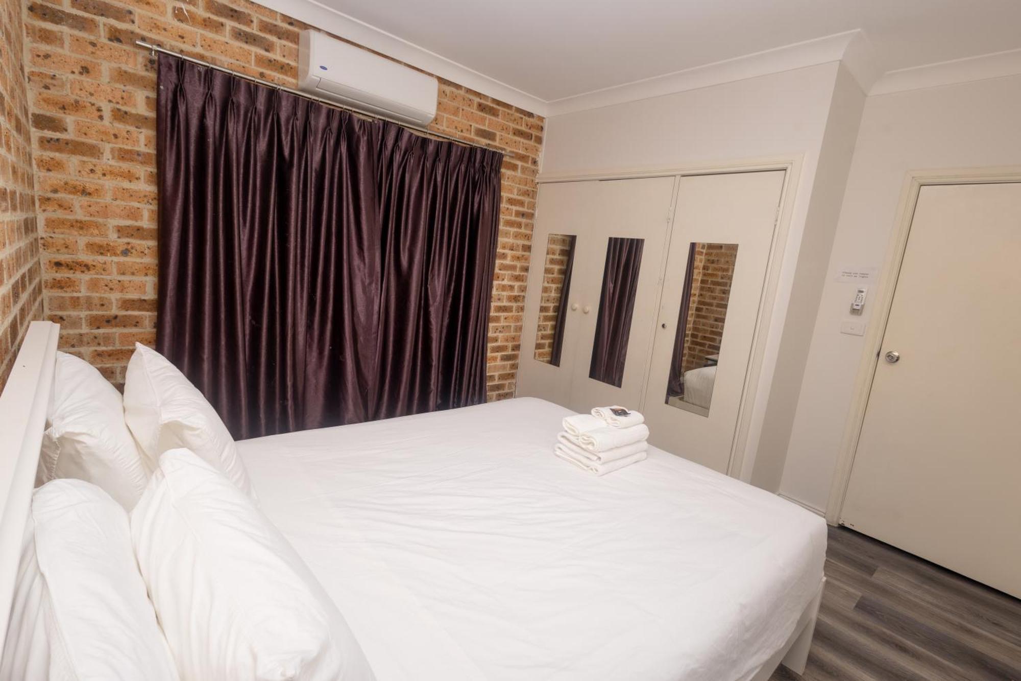 Gosford Inn Motel Bagian luar foto